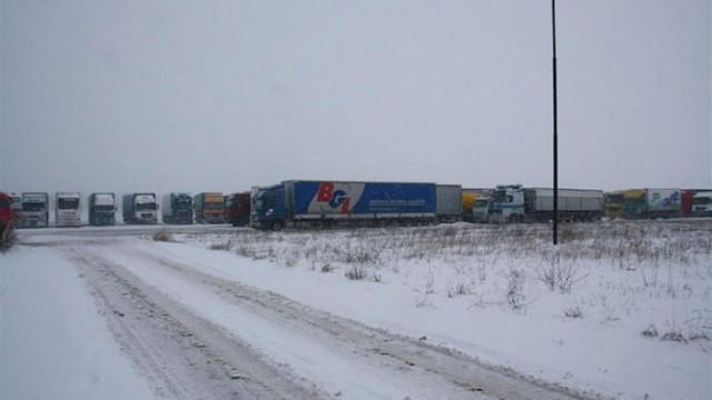 Трети украински шофьор на камион е загинал при блокадата на